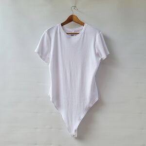 Good American Ribbed Bodysuit Size 6 3XL White Short Sleeve Minimalist Neutral